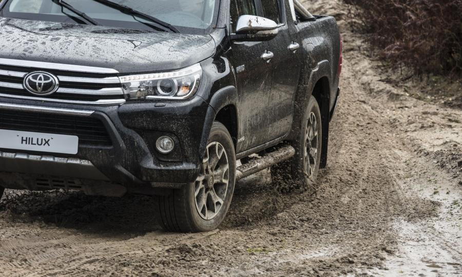 Детали экстерьера Toyota Hilux Invincible 50 Chrome Edition 2018 года  (фото 5 из 7)